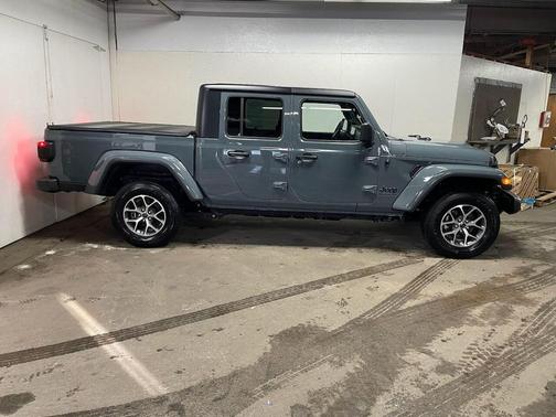 2024 Jeep Gladiator Sport S