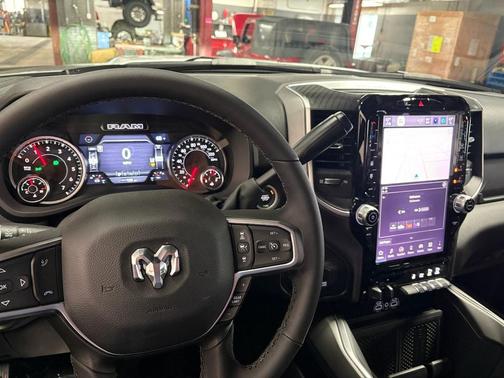 Bright White Clearcoat 2026 RAM 2500 Big Horn Crew Cab 4x4 6'4' Box