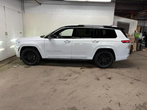 2022 Jeep Grand Cherokee L Summit
