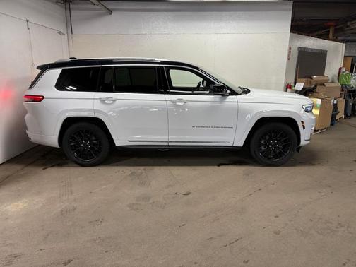 2022 Jeep Grand Cherokee L Summit