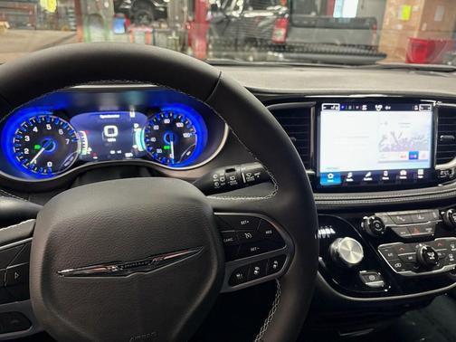 2026 Chrysler Pacifica L