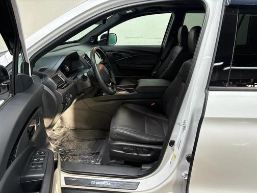 2025 Honda Passport AWD Black