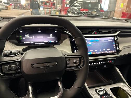 2026 Jeep Cherokee Laredo 4x4