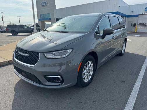 Ceramic Gray Clearcoat 2023 Chrysler Pacifica Touring L