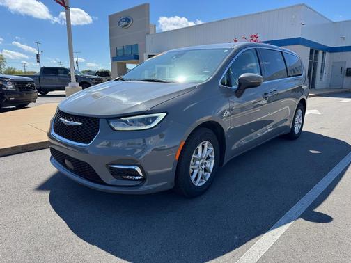 Ceramic Gray Clearcoat 2023 Chrysler Pacifica Touring L