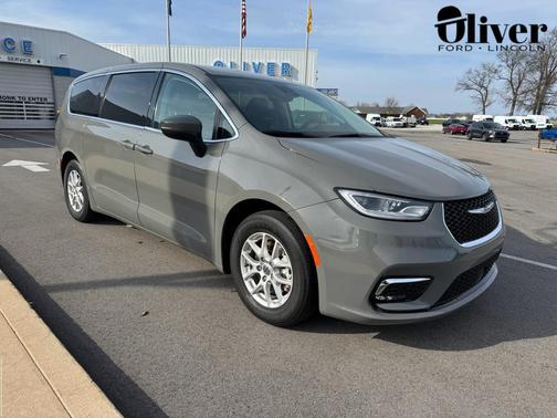 Ceramic Gray Clearcoat 2023 Chrysler Pacifica Touring L