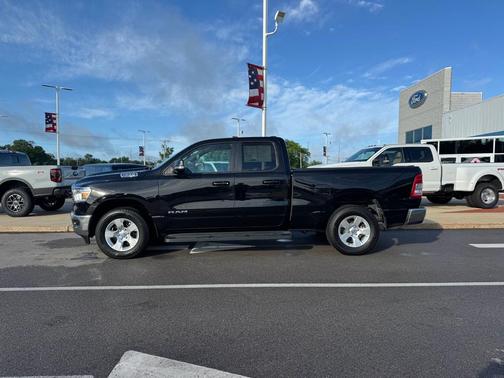 Diamond Black Crystal Pearlcoat 2022 RAM 1500 Big Horn/Lone Star