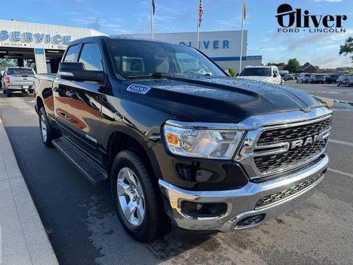 Diamond Black Crystal Pearlcoat 2022 RAM 1500 Big Horn/Lone Star