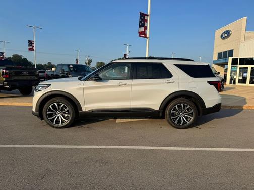 Space White Metallic 2026 Ford Explorer ST-Line