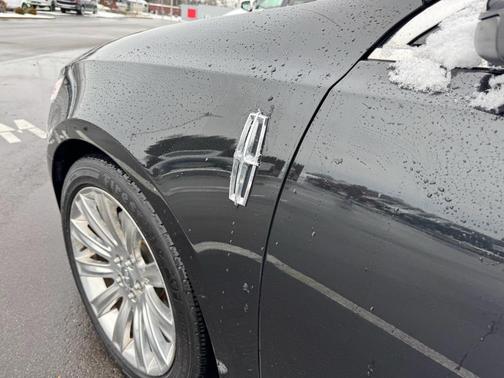 2011 Lincoln MKS Base