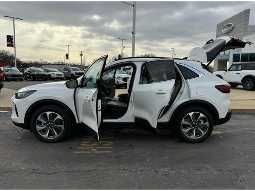 2025 Ford Escape Platinum