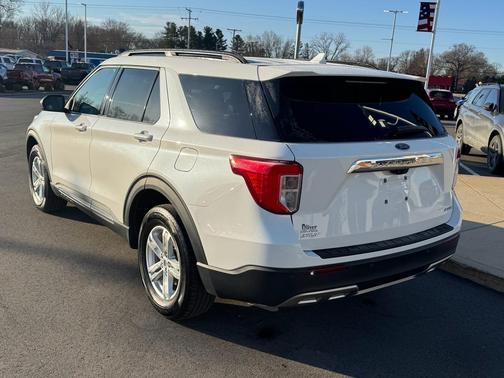 Star White Metallic Tri-Coat 2023 Ford Explorer XLT