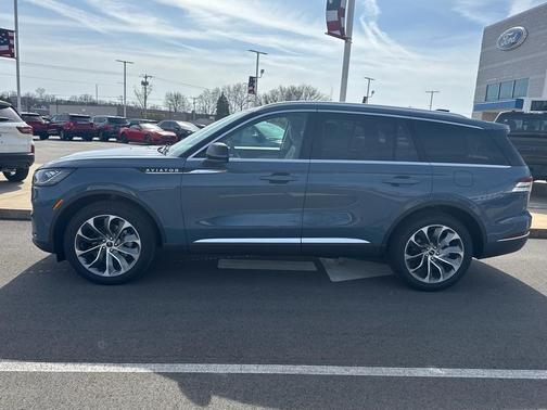 Whisper Blue Metallic Clearcoat 2026 Lincoln Aviator Premiere