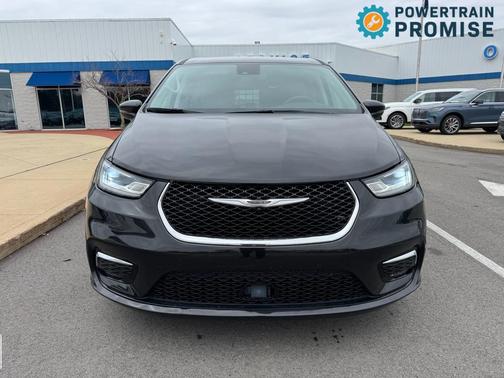 Brilliant Black Crystal Pearlcoat 2023 Chrysler Pacifica Touring L