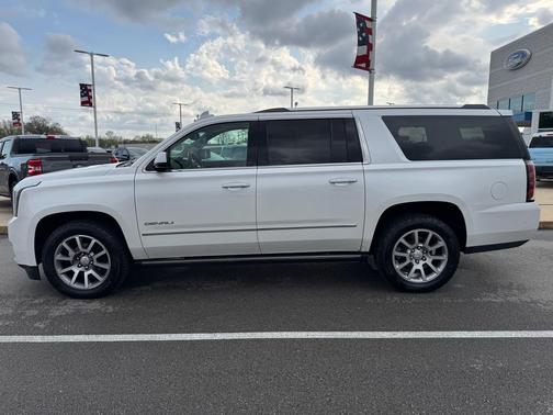 White Frost Tricoat 2017 GMC Yukon XL Denali