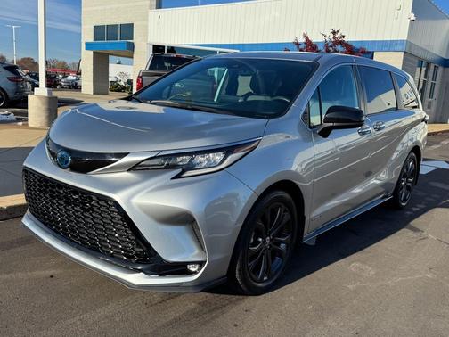 2021 Toyota Sienna XSE 7 Passenger