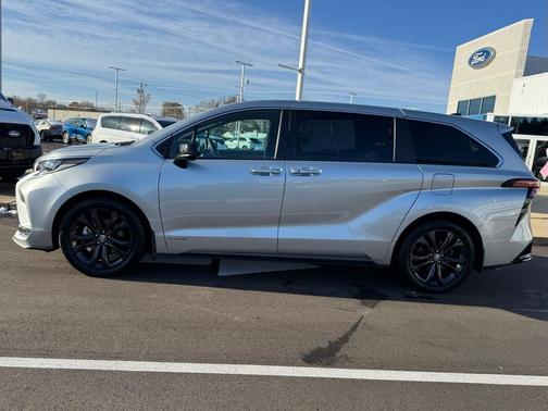 2021 Toyota Sienna XSE 7 Passenger