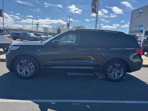 Agate Black Metallic 2023 Ford Explorer XLT