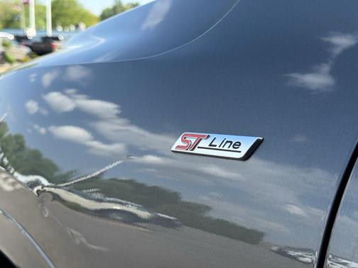 Carbonized Gray Metallic 2023 Ford Escape ST-Line