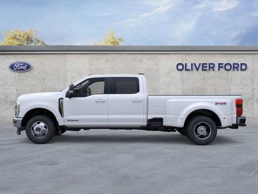 Star White Metallic Tri-Coat 2026 Ford F-350 Lariat