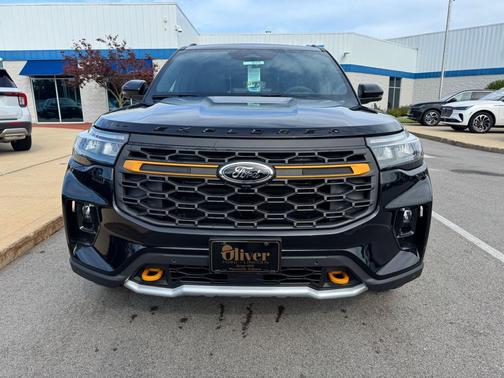 Agate Black Metallic 2026 Ford Explorer Tremor