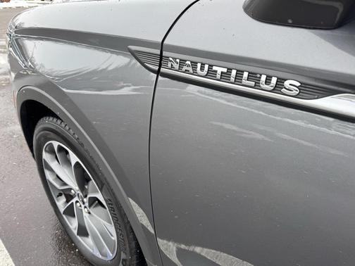 2022 Lincoln Nautilus Reserve