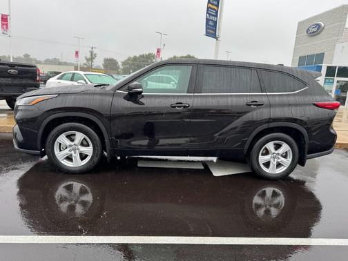 2022 Toyota Highlander Hybrid LE