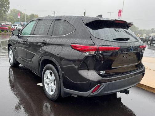 2022 Toyota Highlander Hybrid LE