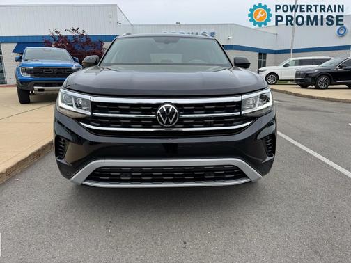 Deep Black Pearl 2022 Volkswagen Atlas Cross Sport 3.6L V6 SE w/Technology