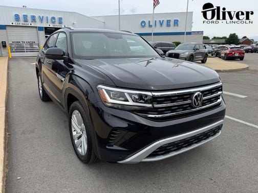 Deep Black Pearl 2022 Volkswagen Atlas Cross Sport 3.6L V6 SE w/Technology