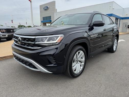Deep Black Pearl 2022 Volkswagen Atlas Cross Sport 3.6L V6 SE w/Technology