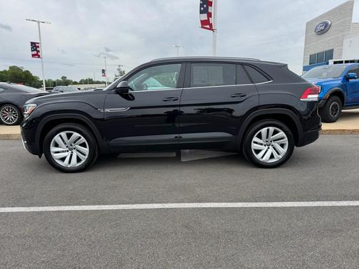 Deep Black Pearl 2022 Volkswagen Atlas Cross Sport 3.6L V6 SE w/Technology