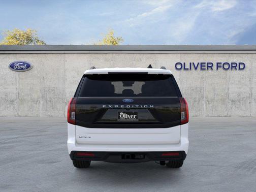 Star White Metallic Tri-Coat 2026 Ford Expedition Active