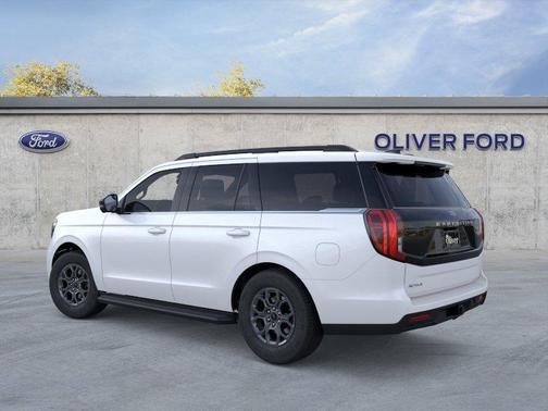 Star White Metallic Tri-Coat 2026 Ford Expedition Active