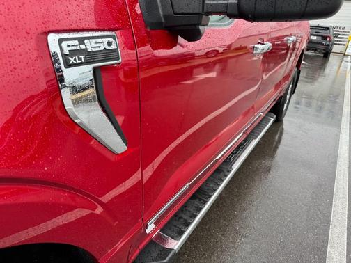 Rapid Red Metallic Tinted Clearcoat 2024 Ford F-150 XLT