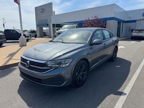 Platinum Gray Metallic 2024 Volkswagen Jetta 1.5T SE