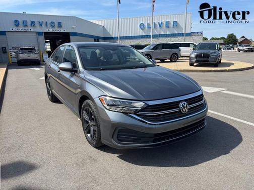 Platinum Gray Metallic 2024 Volkswagen Jetta 1.5T SE