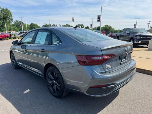 Platinum Gray Metallic 2024 Volkswagen Jetta 1.5T SE