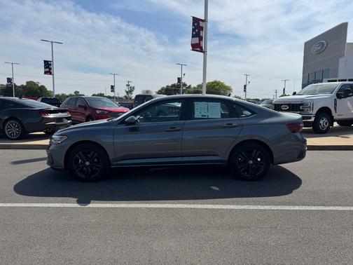 Platinum Gray Metallic 2024 Volkswagen Jetta 1.5T SE