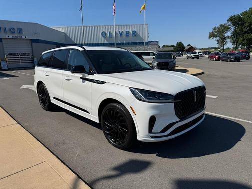Pristine White Metallic Tri-Coat 2025 Lincoln Aviator Reserve AWD