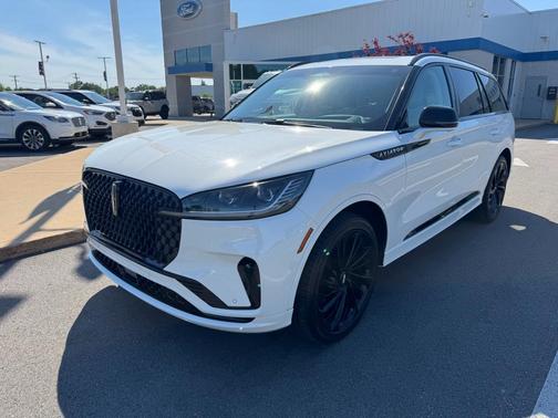 Pristine White Metallic Tri-Coat 2025 Lincoln Aviator Reserve AWD