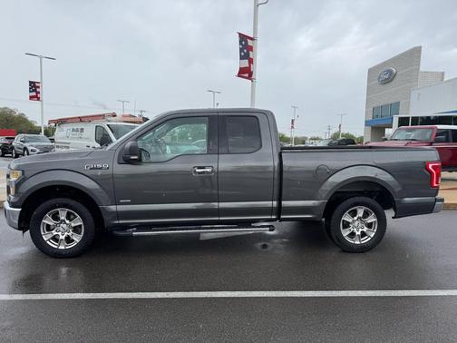 Ruby Red Metallic Tinted Clearcoat 2016 Ford F-150 XLT