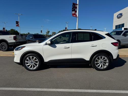 Star White Metallic Tri-Coat 2021 Ford Escape Titanium