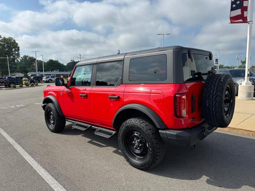 Race Red 2023 Ford Bronco Black Diamond