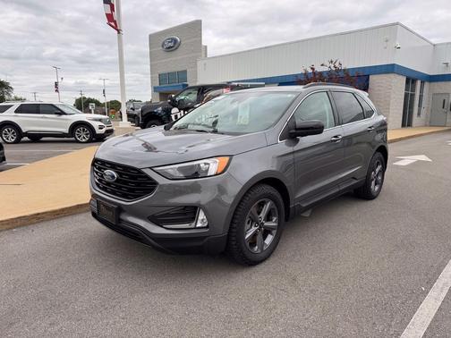 Carbonized Gray Metallic 2022 Ford Edge SEL