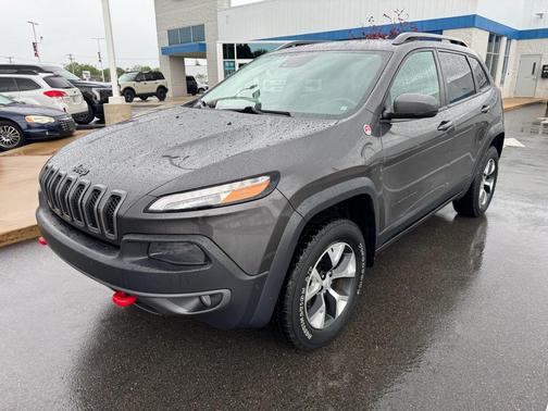 Granite Crystal Metallic 2018 Jeep Cherokee Trailhawk