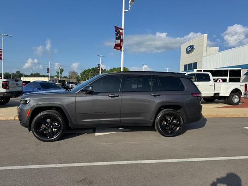 Baltic Gray Metallic Clearcoat 2023 Jeep Grand Cherokee L Altitude