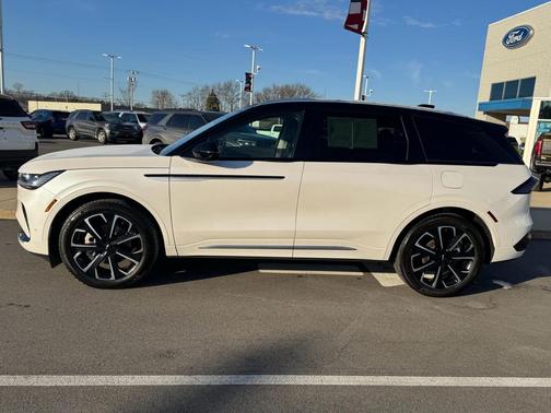 2024 Lincoln Nautilus Reserve