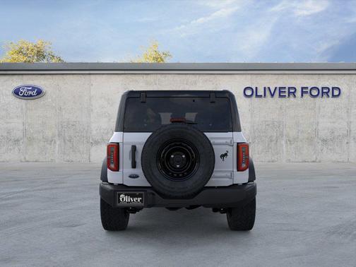 Oxford White 2026 Ford Bronco Outer Banks