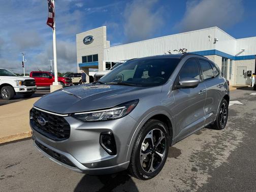 Iconic Silver Metallic 2023 Ford Escape ST-Line Elite